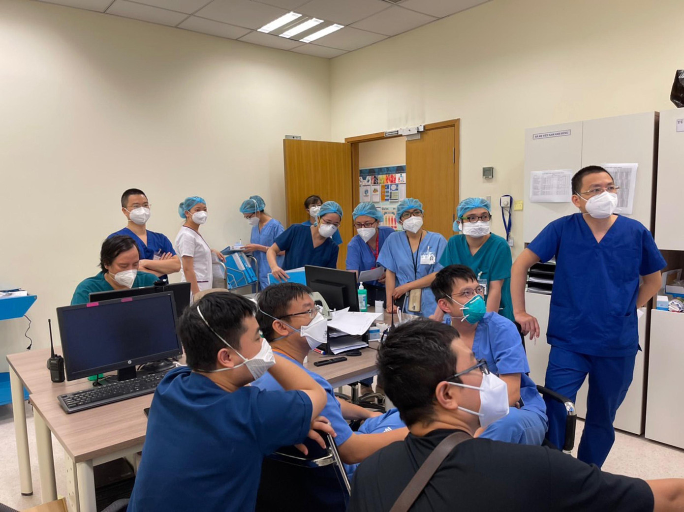 Các bác sĩ nội trú cùng nghiên cứu về ca bệnh nặng Các bác sĩ nội trú cùng nghiên cứu về ca bệnh nặng