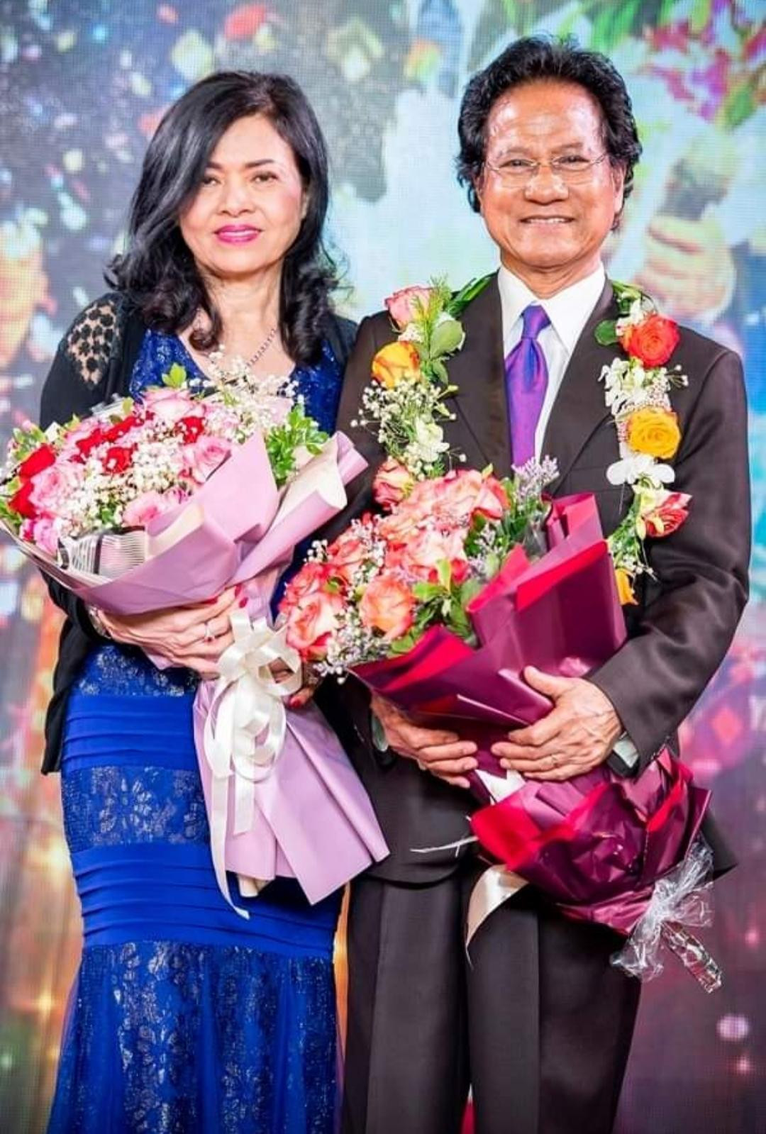 Chế Linh và vợ thứ 4 bên nhau trên mọi hành trình Chế Linh và vợ thứ 4 bên nhau trên mọi hành trình