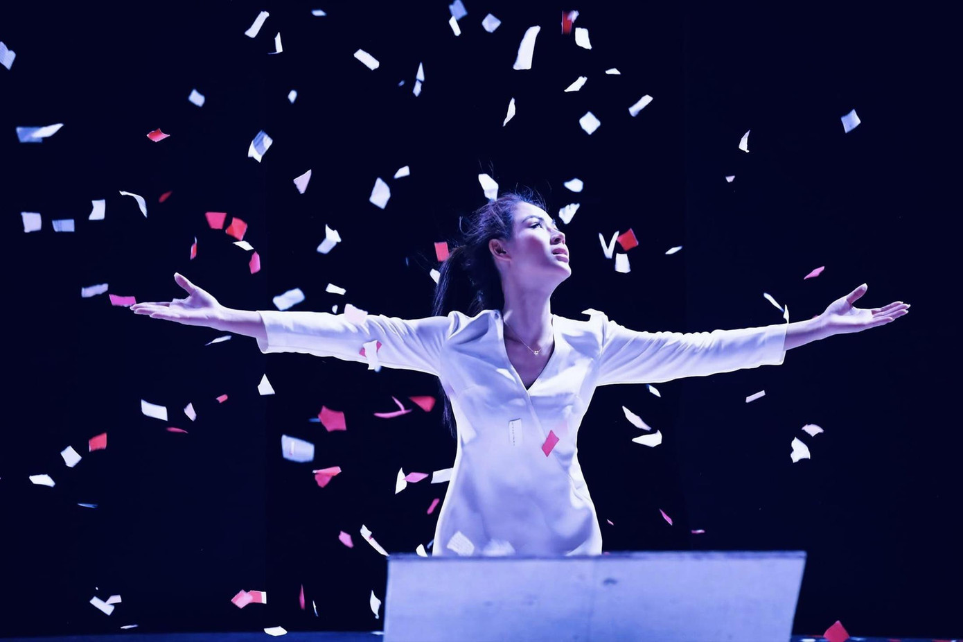 Lương Thu Trang lột tả tâm lý phức tạp của Hedda Gabler. Ảnh: Kỳ Sơn