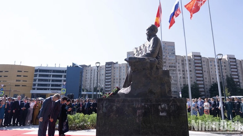 Tượng đài Bác Hồ được khánh thành tại thành phố Saint Petersburg, Nga năm 2023. Ảnh: Nhân Dân