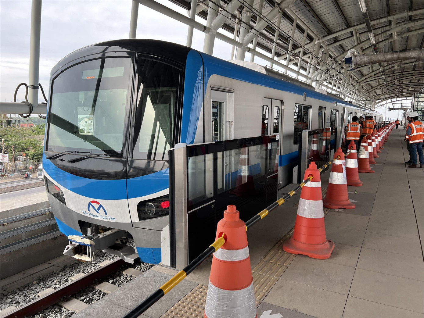 Tàu metro số 1 TPHCM sẵn sàng chạy thử nghiệm đoạn trên cao Tàu metro số 1 TPHCM sẵn sàng chạy thử nghiệm đoạn trên cao