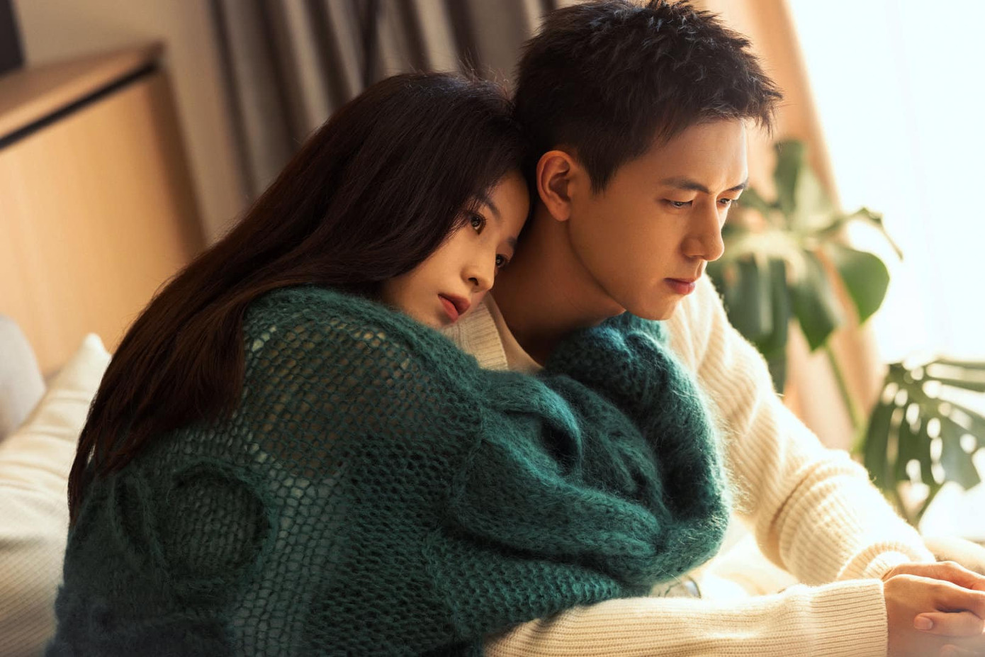 “Sắc xuân gửi người tình” là một “bom tấn chữa lành” của Trung Quốc đi theo đúng công thức: chuyện đời thường cảm động + diễn viên đẹp.