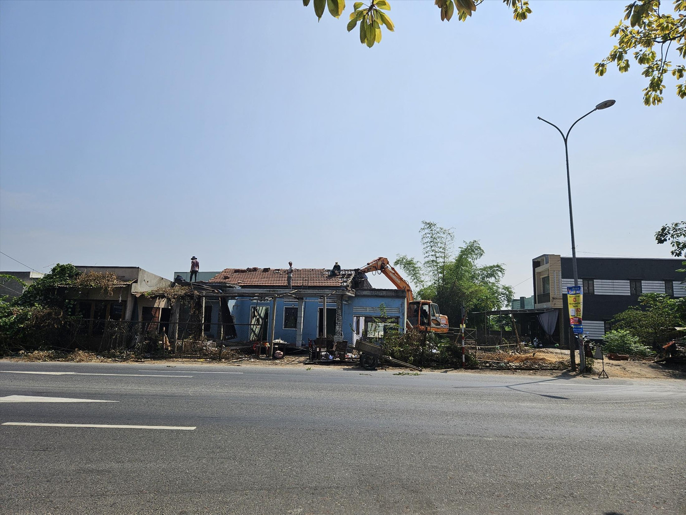 Gia đình bà Bùi Thị Nuôi đồng ý tháo dỡ nhà cửa bàn giao mặt bằng nhưng vẫn tiếp tục kiện chính quyền