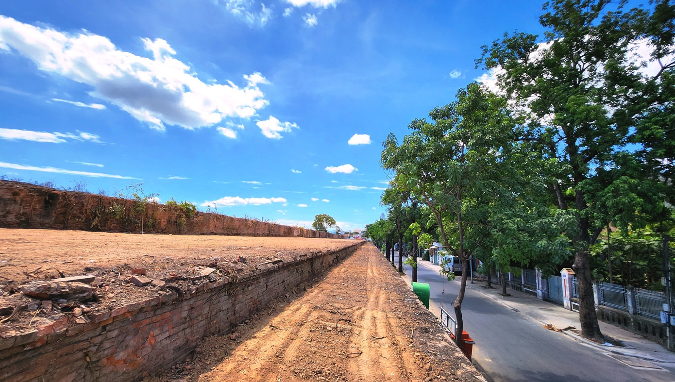 Thượng Thành Huế dần được trả lại diện mạo xưa, không còn nhà cửa nhếch nhác “đeo bám” Thượng Thành Huế dần được trả lại diện mạo xưa, không còn nhà cửa nhếch nhác “đeo bám”