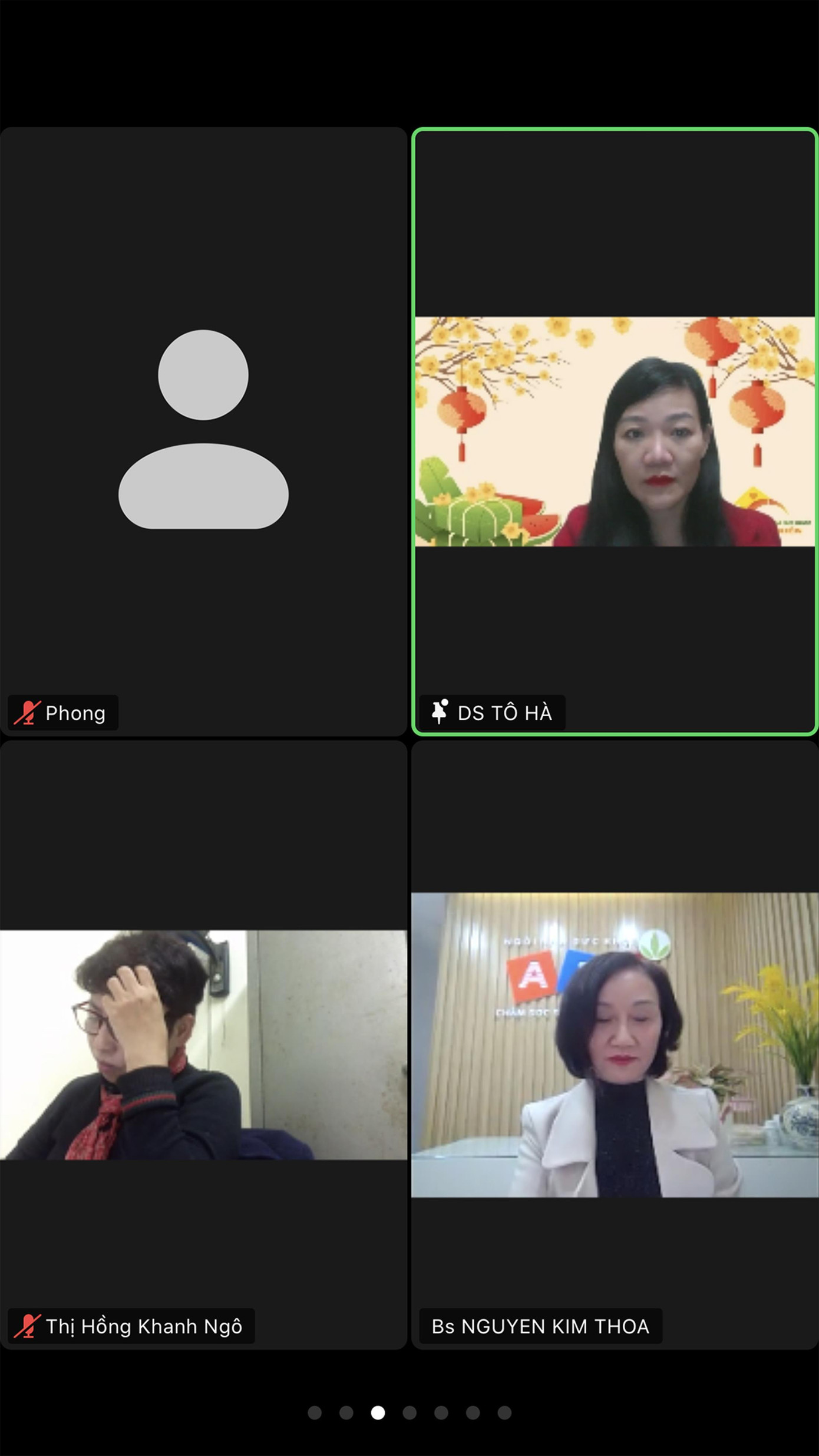 Một buổi chia sẻ trên Zoom của nhóm bác sĩ Kim Thoa và dược sĩ Tô Hà. Ảnh chụp lại màn hình