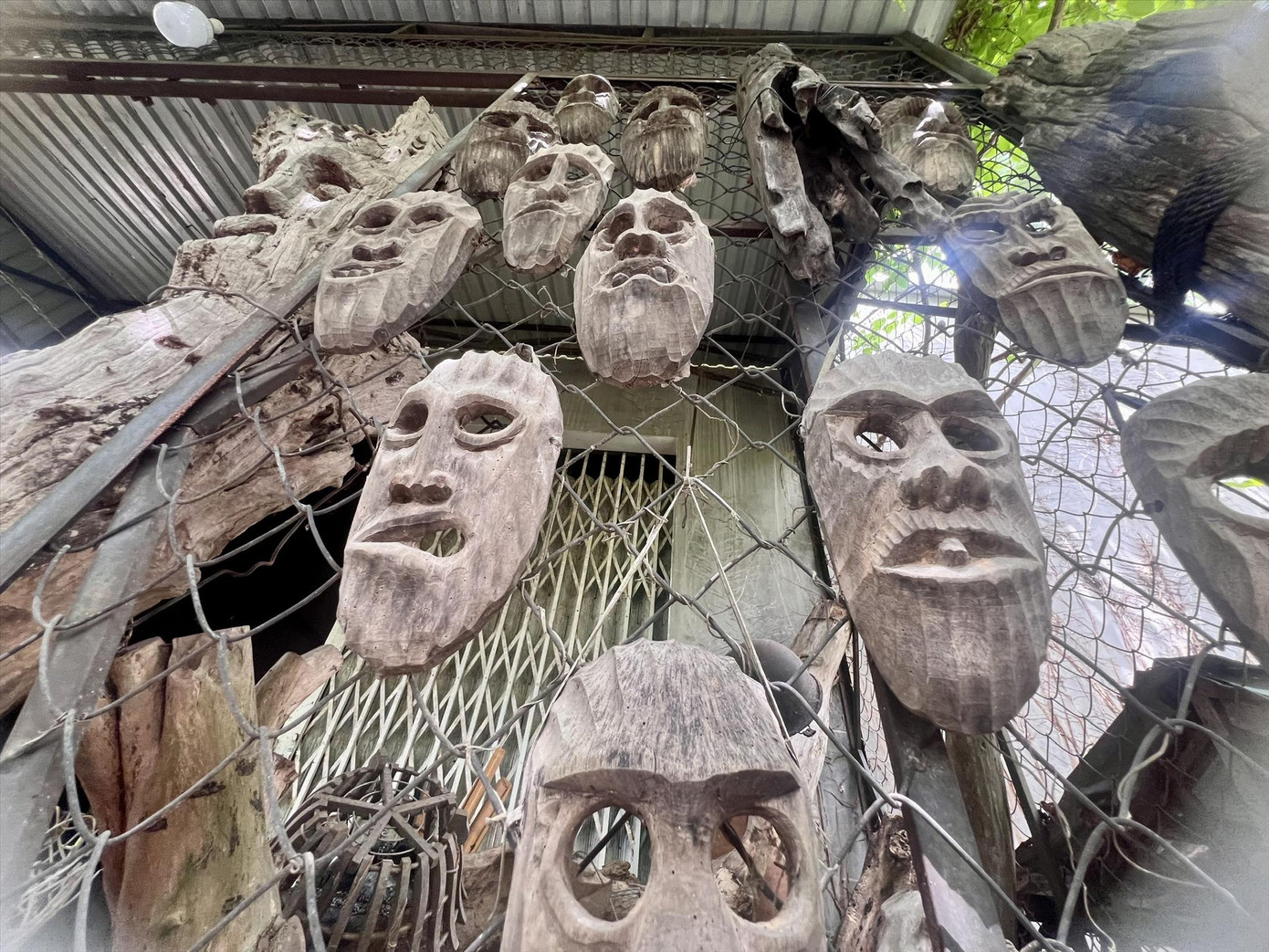 Hơn 3.000 hiện vật hiện hữu tạị nhà anh Hiền.