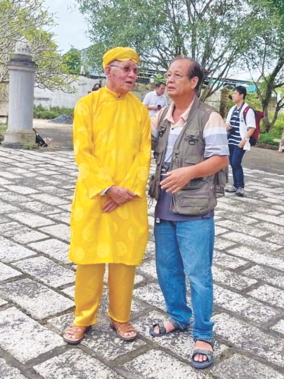 Ông Phạm Đăng Được (áo dài khăn đóng), hậu duệ đời thứ 10 của dòng họ Phạm Đăng, hiện ngoài 80 tuổi và là trưởng họ Phạm Đăng tại Gò Công Ông Phạm Đăng Được (áo dài khăn đóng), hậu duệ đời thứ 10 của dòng họ Phạm Đăng, hiện ngoài 80 tuổi và là trưởng họ Phạm Đăng tại Gò Công