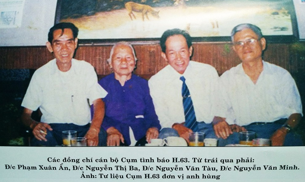 Từ trái qua phải: Phạm Xuân Ẩn, Nguyễn Thị Ba, Tư Cang. Ảnh: Tư liệu