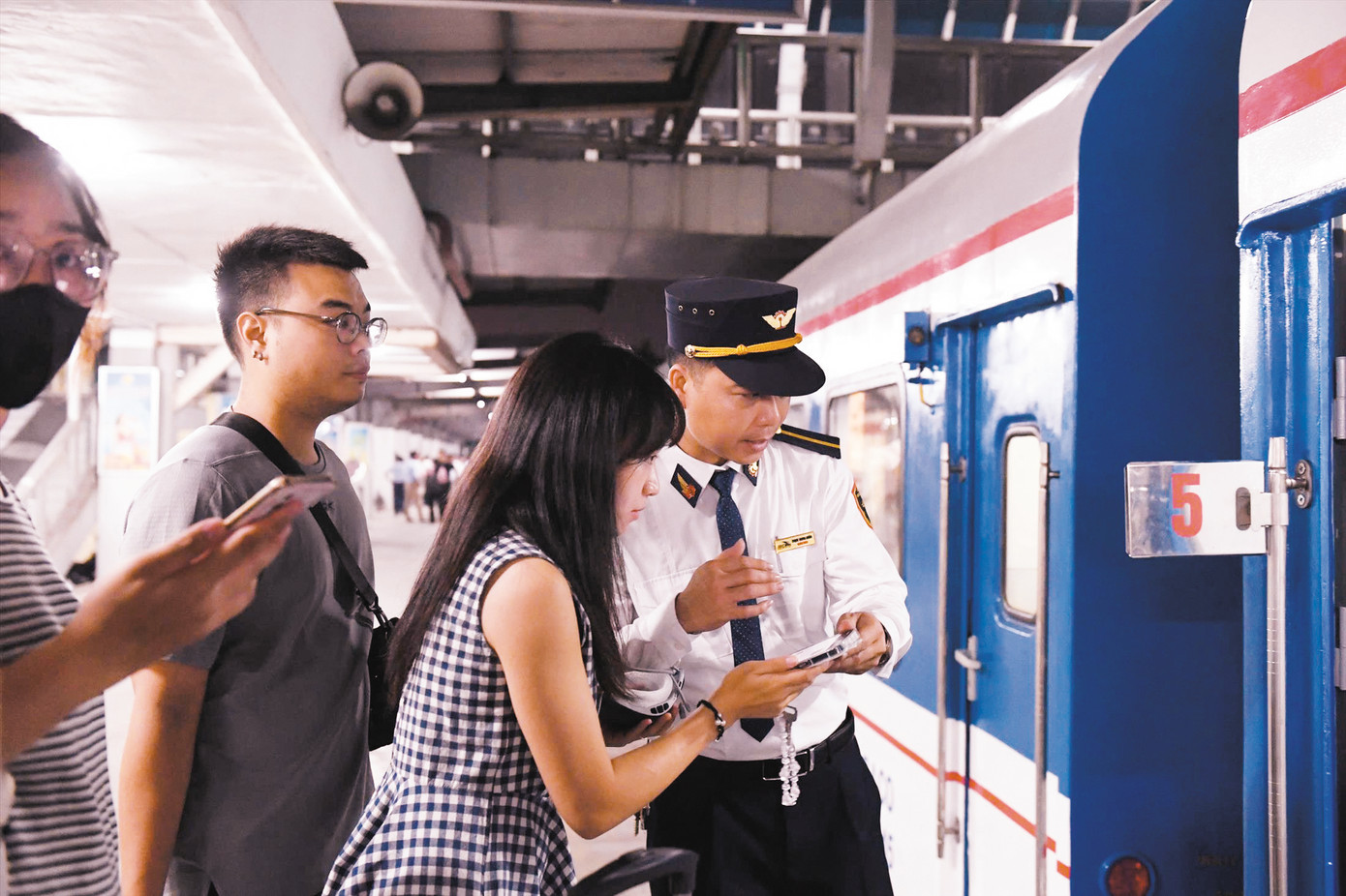 Tết Ất Tỵ 2025, ngành đường sắt cung ứng khoảng 167.000 chỗ ngồi với 338 chuyến tàuẢnh: Nhật Minh Tết Ất Tỵ 2025, ngành đường sắt cung ứng khoảng 167.000 chỗ ngồi với 338 chuyến tàuẢnh: Nhật Minh