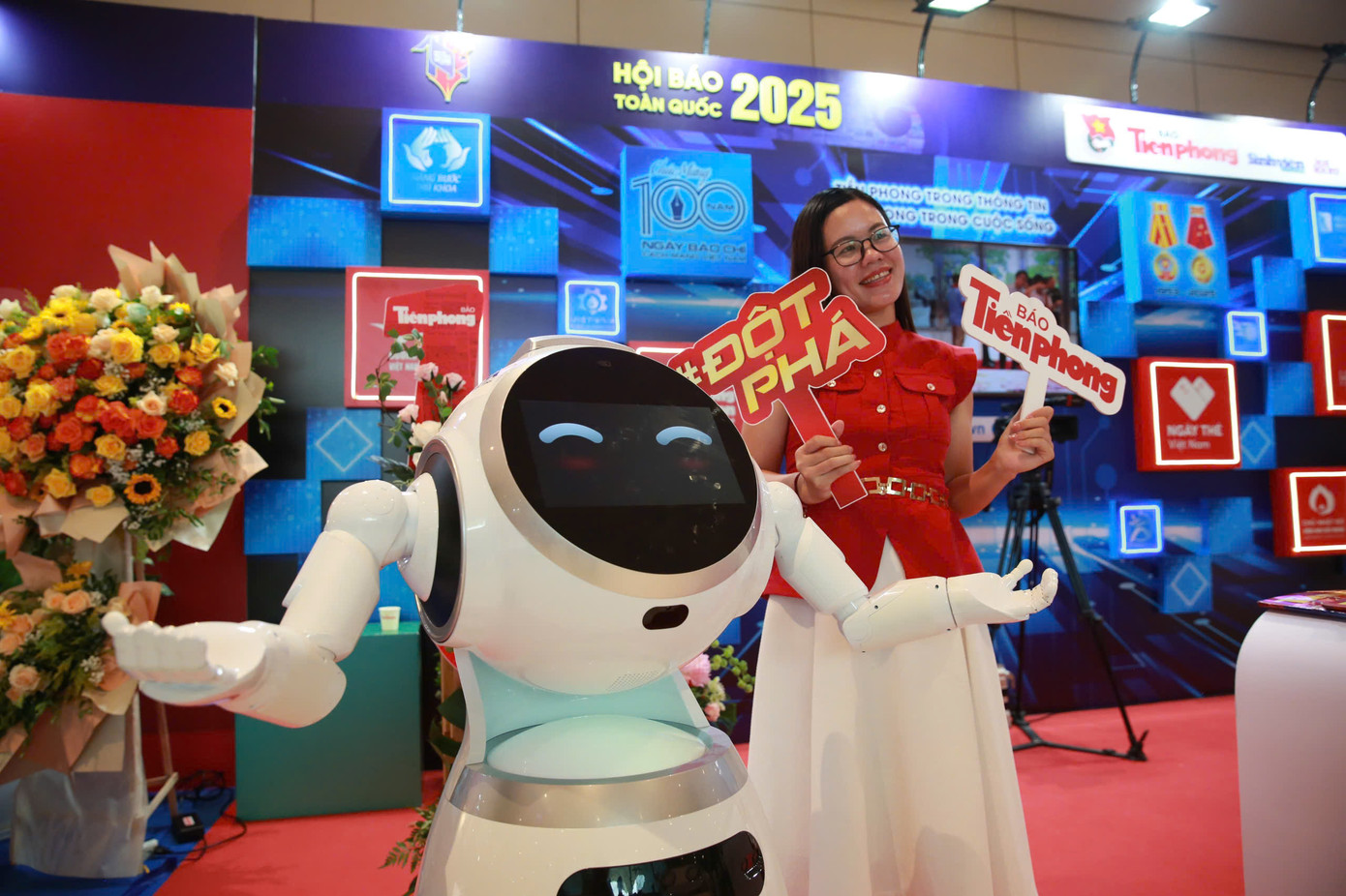 Công nghệ số góp phần giúp báo chí đột phá. Ảnh: H.V