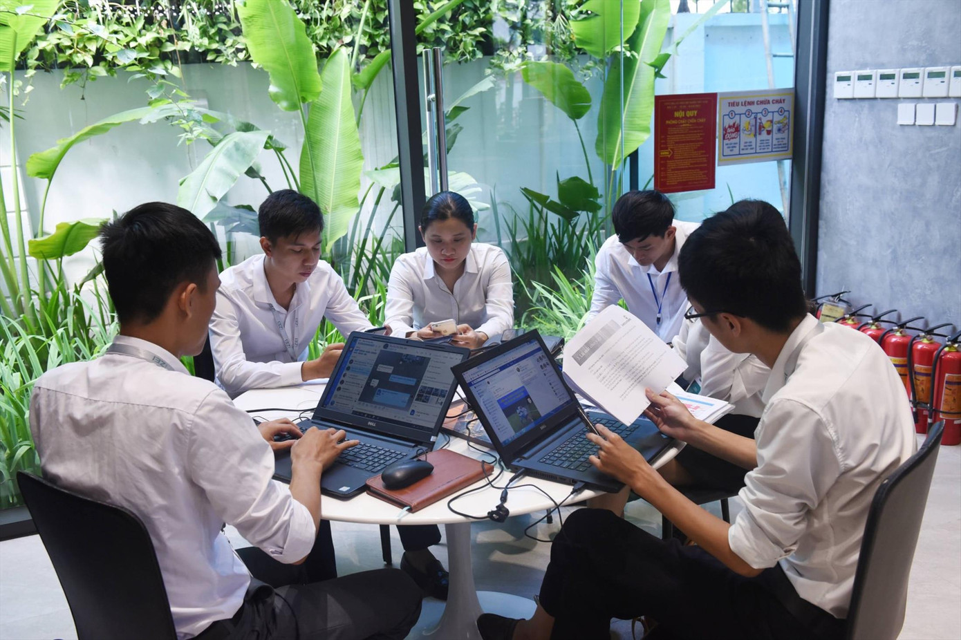 Nhiều môi giới không có chứng chỉ hành nghề vẫn hoạt động tư vấn bán bất động sản Ảnh: Như Ý