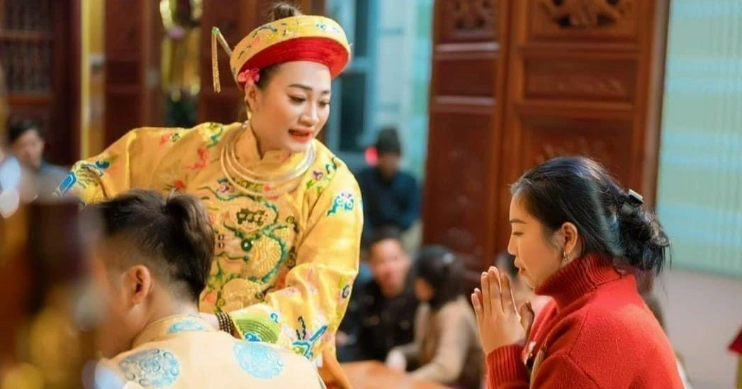 Trước khi bị bắt, cô đồng Trương Thị Hương thường nhận làm lễ di cung hoán số với số tiền lớn. Ảnh: P.V