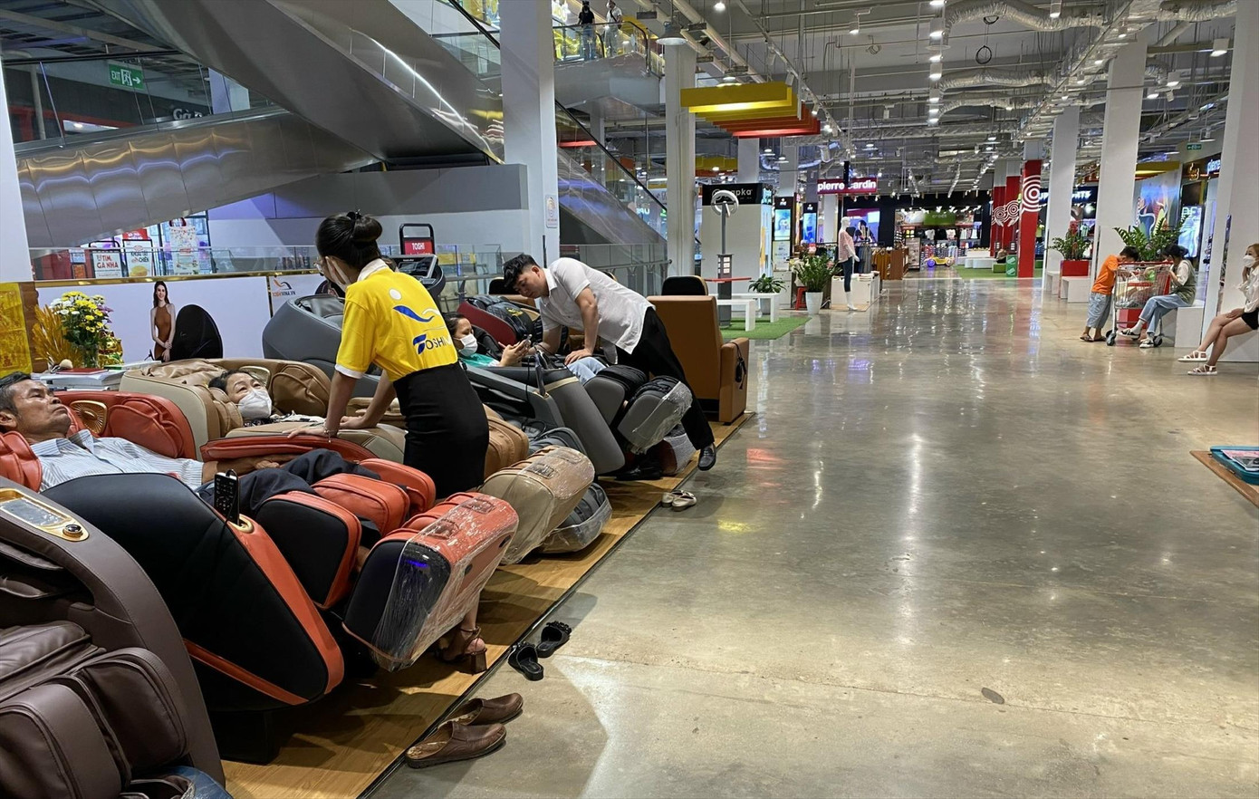 Người tiêu dùng Đắk Lắk tìm hiểu về ghế massage trước khi mua Người tiêu dùng Đắk Lắk tìm hiểu về ghế massage trước khi mua