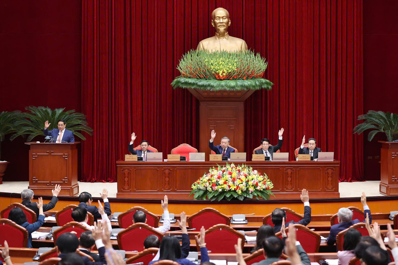 Hội nghị Ban Chấp hành Trung ương ngày 25/11 nhấn mạnh yêu cầu cuộc cách mạng về tinh gọn tổ chức bộ máy. Ảnh: NHẬT MINH Hội nghị Ban Chấp hành Trung ương ngày 25/11 nhấn mạnh yêu cầu cuộc cách mạng về tinh gọn tổ chức bộ máy. Ảnh: NHẬT MINH