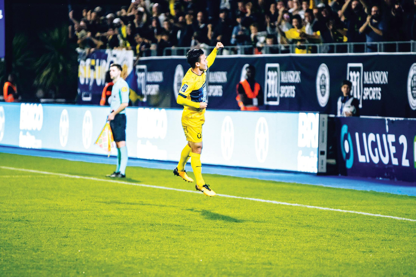 Quang Hải ăn mừng bàn thắng đầu tiên tại Pháp Ảnh: Pau FC