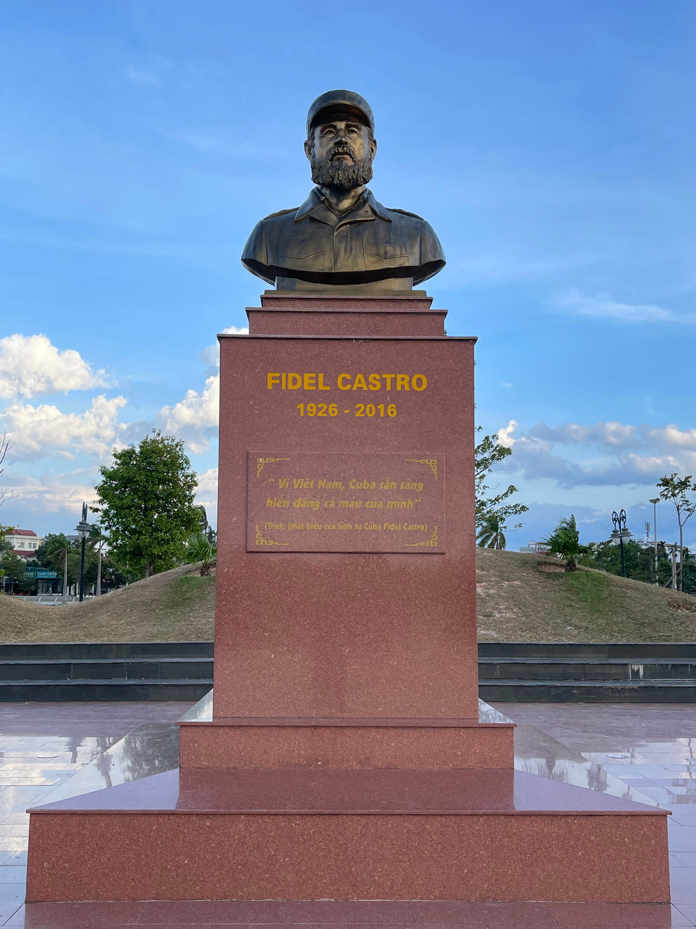 Tượng bán thân Fidel Castro