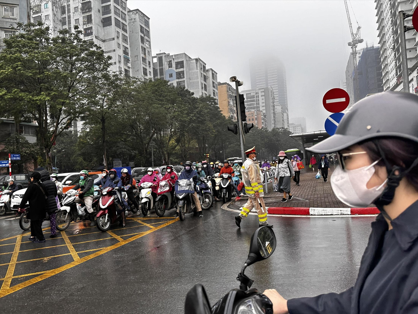 Hà Nội thường xuyên trải qua các đợt ô nhiễm không khí nghiêm trọng trong mùa đông Ảnh: Như Ý Hà Nội thường xuyên trải qua các đợt ô nhiễm không khí nghiêm trọng trong mùa đông Ảnh: Như Ý