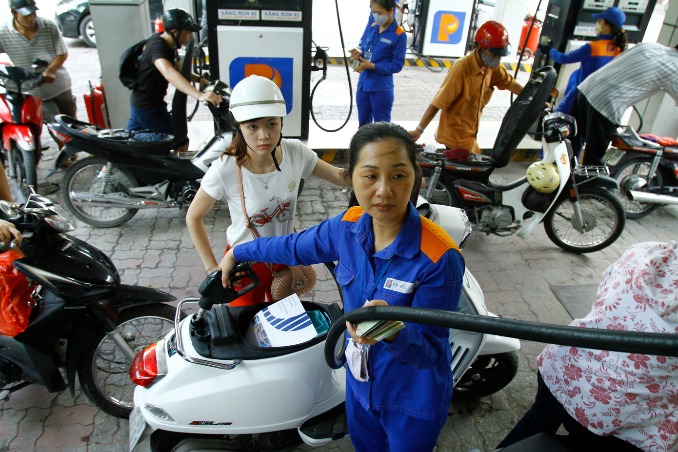 Kinh tế 2023 dự báo đối mặt với nhiều khó khăn, thách thức. Ảnh: Như Ý