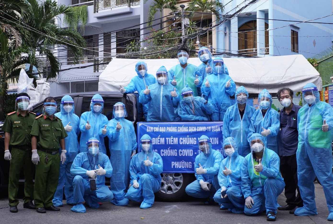 Anh Nguyễn Chí Tâm ở lại TPHCM, chạy xe cứu thương tiếp oxy cho F0 suốt mùa dịch