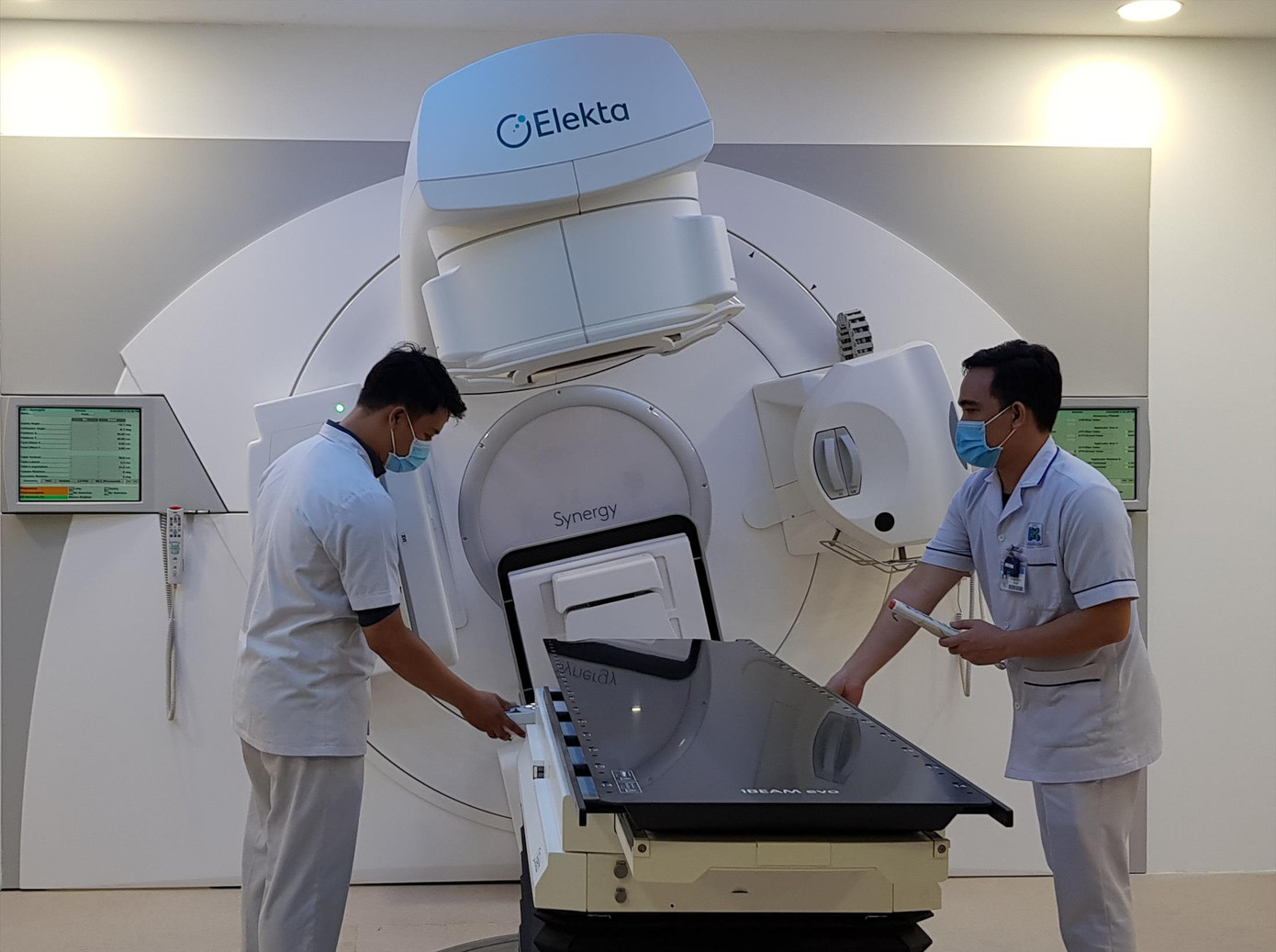 Hệ thống máy hiện đại phục vụ chẩn đoán, điều trị ung thư tại Bệnh viện Ung Bướu TPHCM ảnh: Vân Sơn