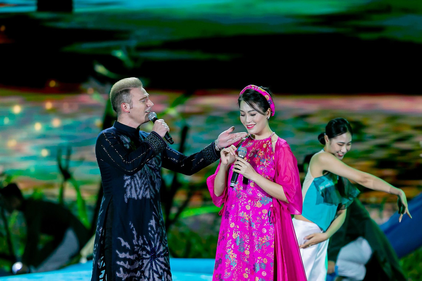 Ca sĩ Kyo York thể hiện liên khúc “Giận thì giận mà thương thì thương” - “Giận mà thương”