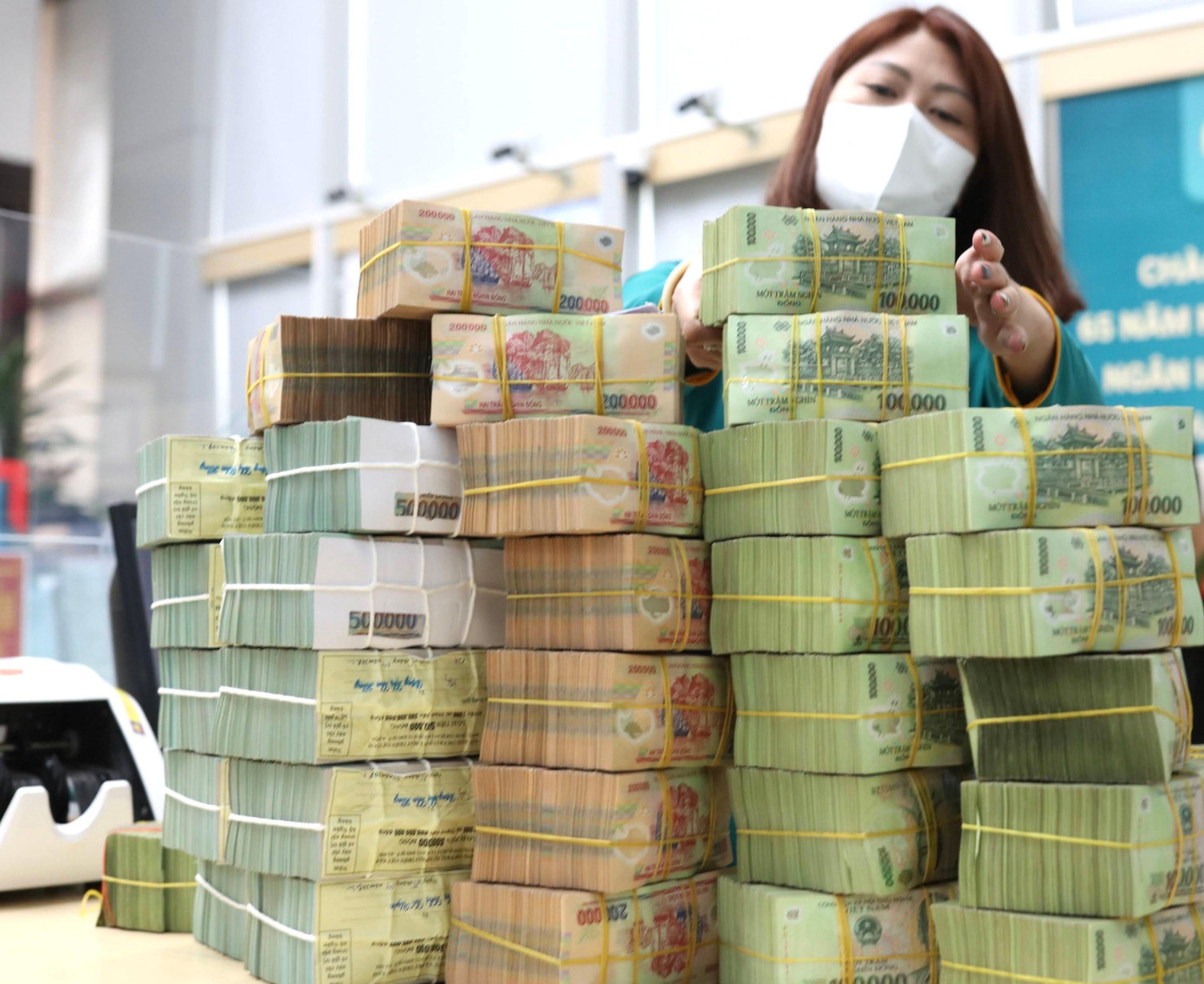 Nhiều ý kiến cho rằng, ngân hàng lãi lớn, trong khi Thống đốc NHNN khẳng định mức lãi không cao Nhiều ý kiến cho rằng, ngân hàng lãi lớn, trong khi Thống đốc NHNN khẳng định mức lãi không cao