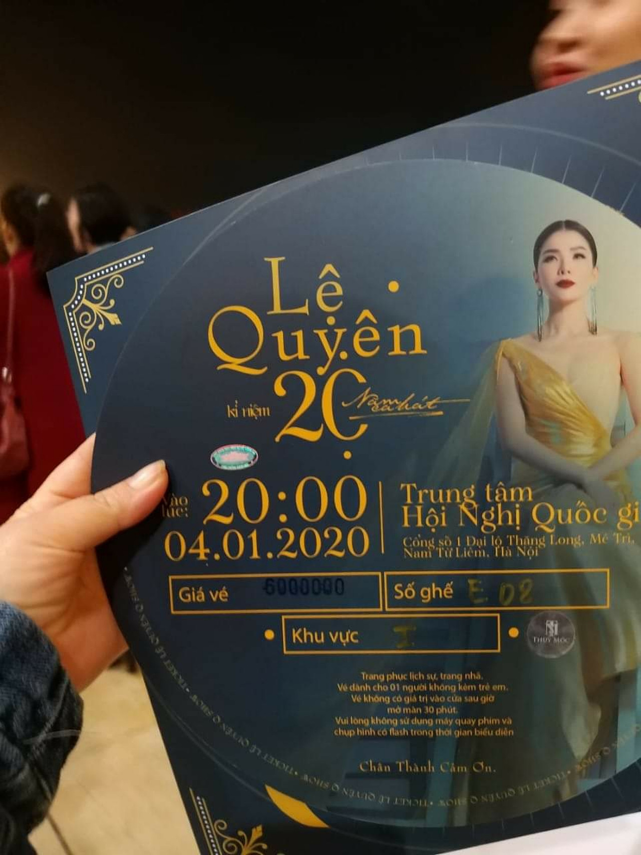 Chiếc vé xem ca nhạc to nhất, nặng nhất ở Việt Nam thuộc về Q Show 2. Chiếc vé xem ca nhạc to nhất, nặng nhất ở Việt Nam thuộc về Q Show 2.