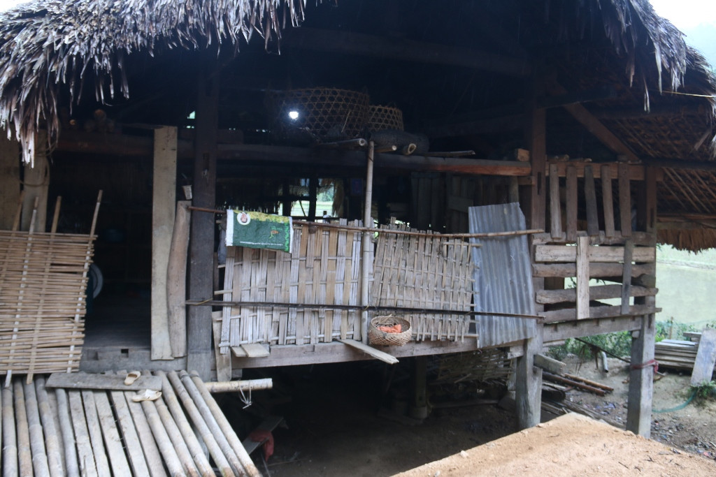 Căn nhà nơi gia đình anh Lù Văn Ký sinh sống Căn nhà nơi gia đình anh Lù Văn Ký sinh sống