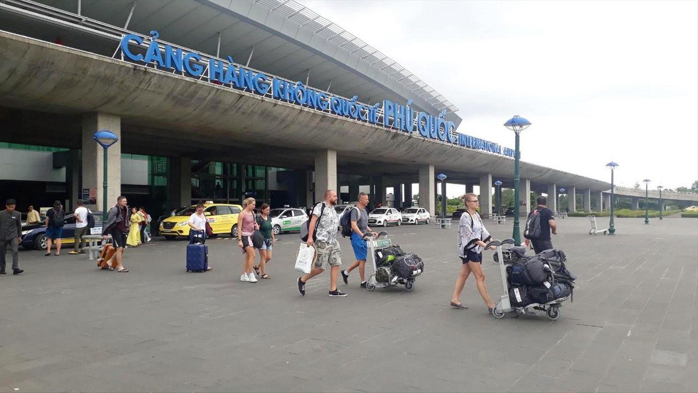 Khách quốc tế đến Việt Nam cần được đối xử bình đẳng Ảnh: NHẬT HUY Khách quốc tế đến Việt Nam cần được đối xử bình đẳng Ảnh: NHẬT HUY