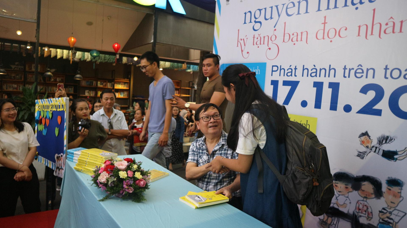 Nhà văn Việt Nam tặng nhiều chữ ký nhất: Nguyễn Nhật Ánh. Ảnh: Internet Nhà văn Việt Nam tặng nhiều chữ ký nhất: Nguyễn Nhật Ánh. Ảnh: Internet