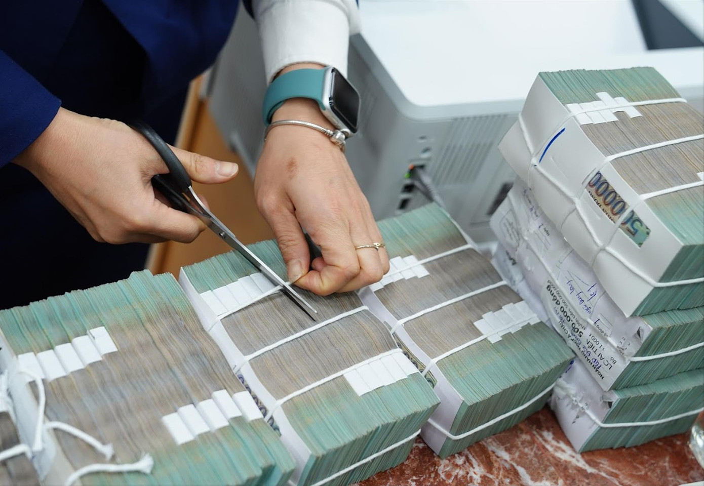 Thời gian qua, cho vay tiêu dùng gặp nhiều khó khăn. Ảnh: Như Ý