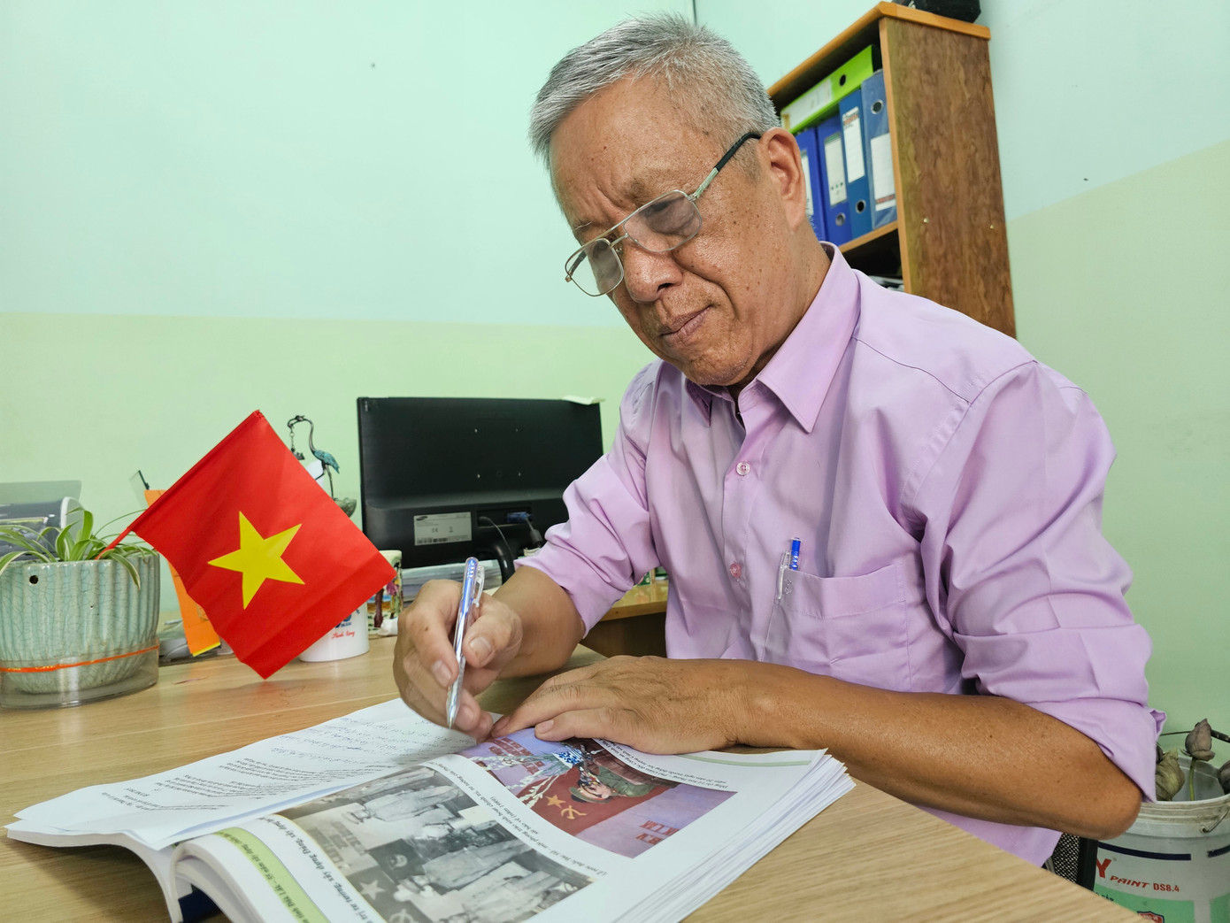 Ở tuổi 76, ông Vũ Thành vẫn rất quắc thước Ở tuổi 76, ông Vũ Thành vẫn rất quắc thước