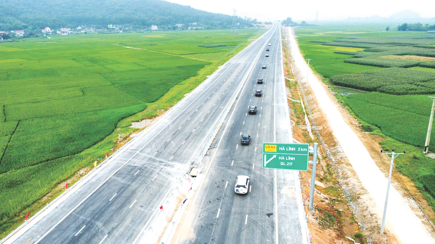 Cao tốc Bắc - Nam đoạn qua Ninh Bình - Thanh Hóa hoàn thành đưa vào khai thác từ dịp 30/4 vừa qua Cao tốc Bắc - Nam đoạn qua Ninh Bình - Thanh Hóa hoàn thành đưa vào khai thác từ dịp 30/4 vừa qua