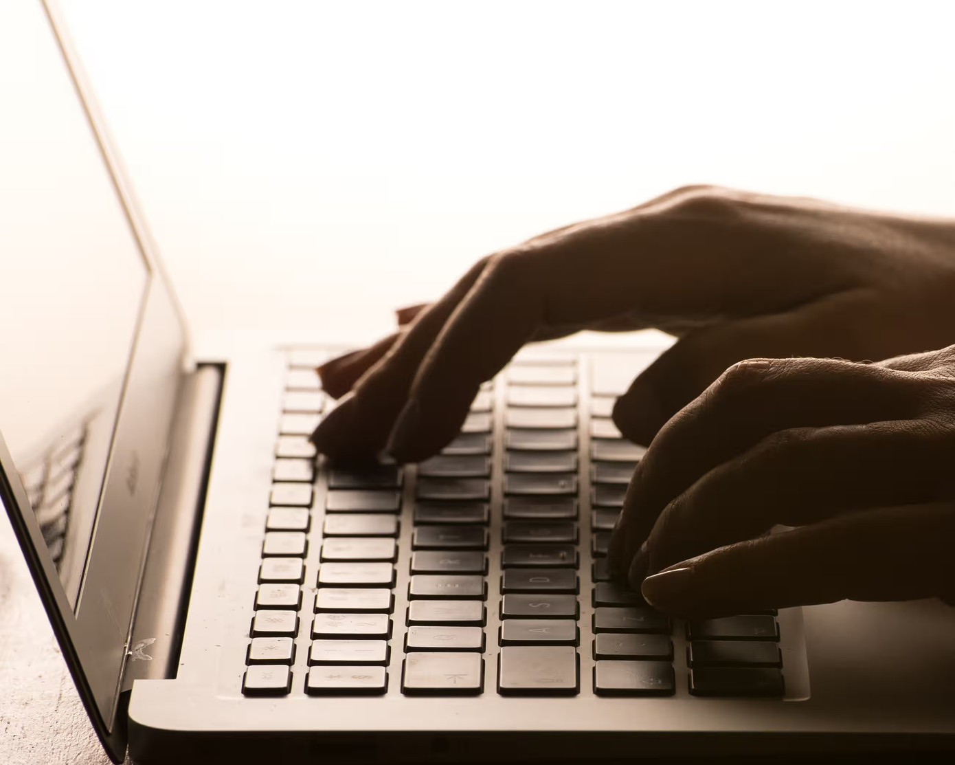 Mối đe dọa xuất hiện trong các mô hình AI không có biện pháp kiểm soát an toàn hoặc bị tấn công.