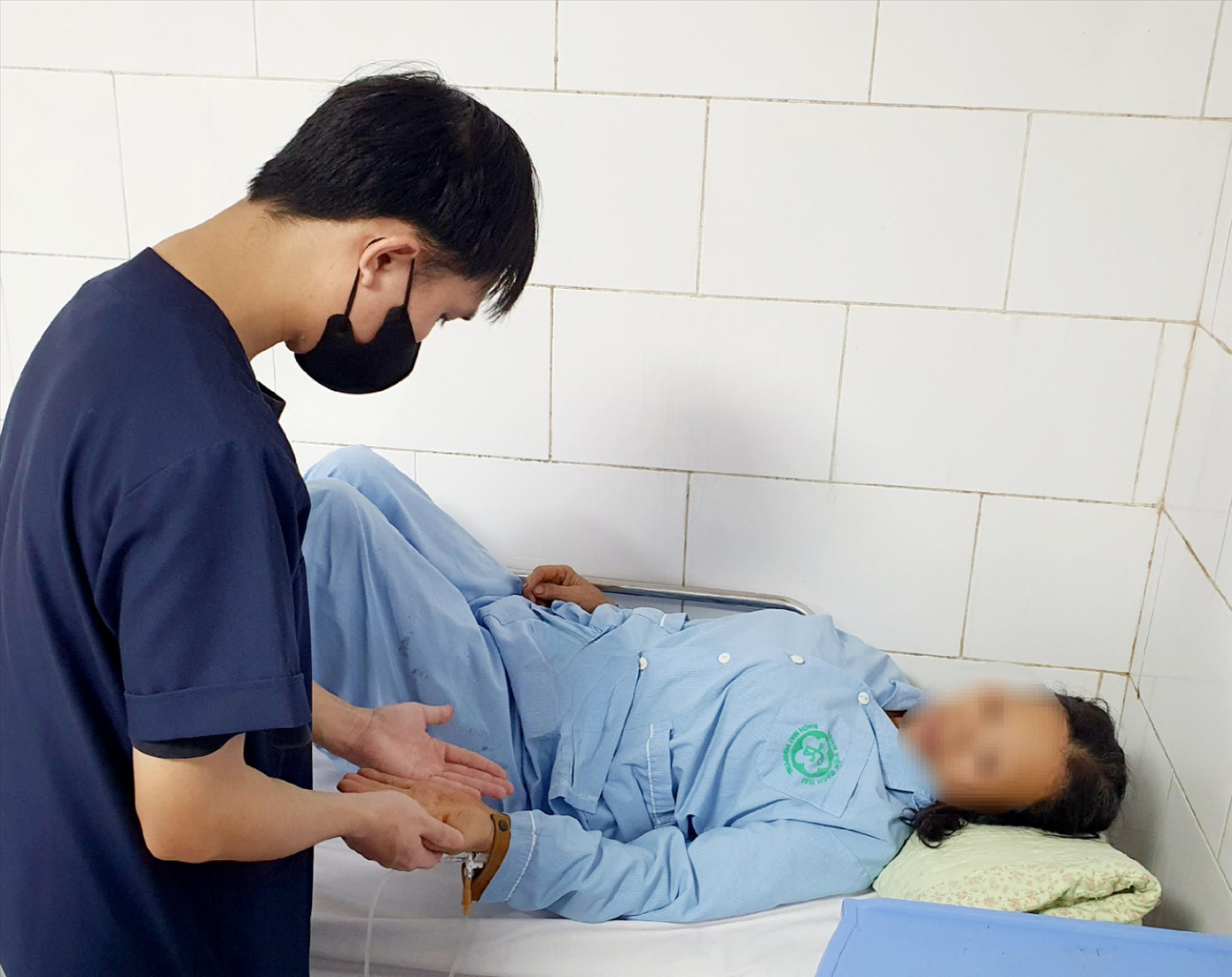 Bệnh nhân ngộ độc nấm điều trị tại BV Bạch Mai