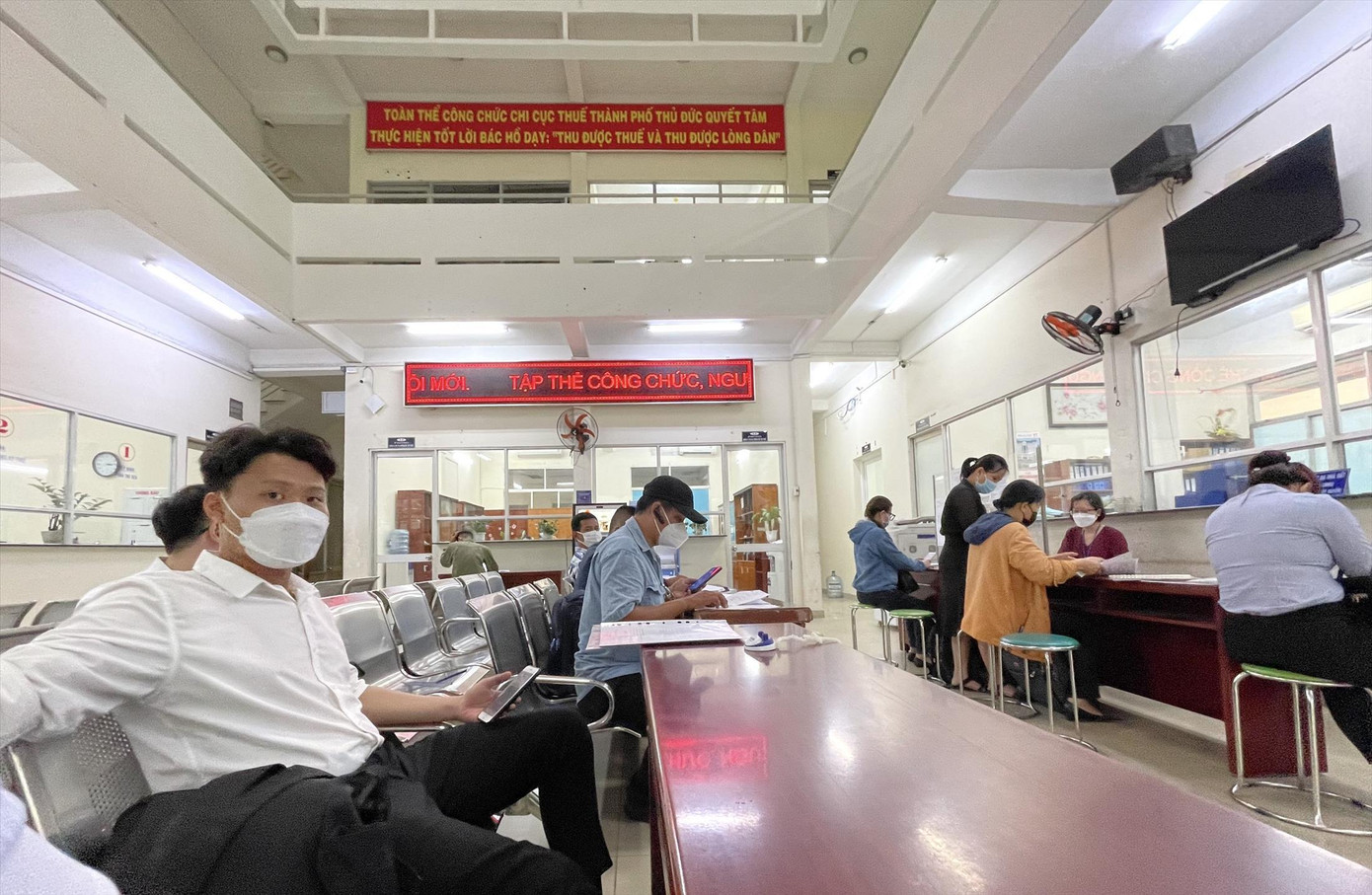 Từ đầu năm đến nay, hàng ngàn bộ hồ sơ chuyển nhượng nhà đất đã bị cơ quan thuế trả lại để xác định theo giá thị trường. Ảnh: Phạm Nguyễn