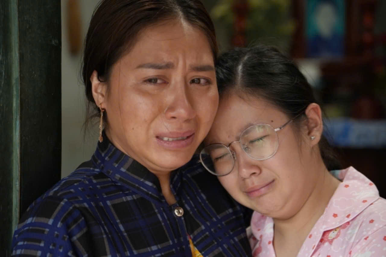 TikToker Tín Nguyễn (trái) trong phim Lật mặt 7: Một điều ước