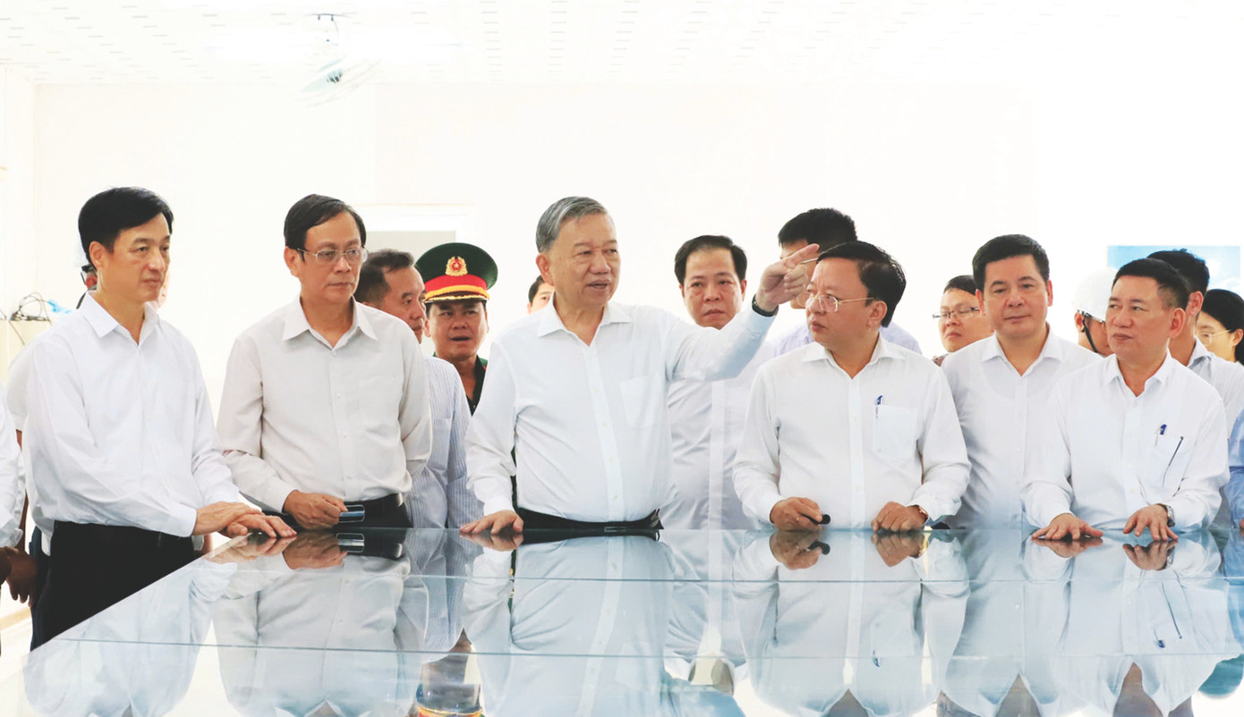 Tổng Bí thư Tô Lâm khảo sát địa điểm Nhà máy điện hạt nhân Ninh Thuận 1.