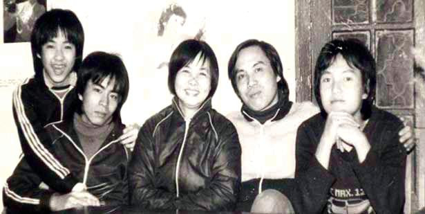 Vợ chồng nhà thơ Lưu Quang Vũ-Xuân Quỳnh và các con Vợ chồng nhà thơ Lưu Quang Vũ-Xuân Quỳnh và các con