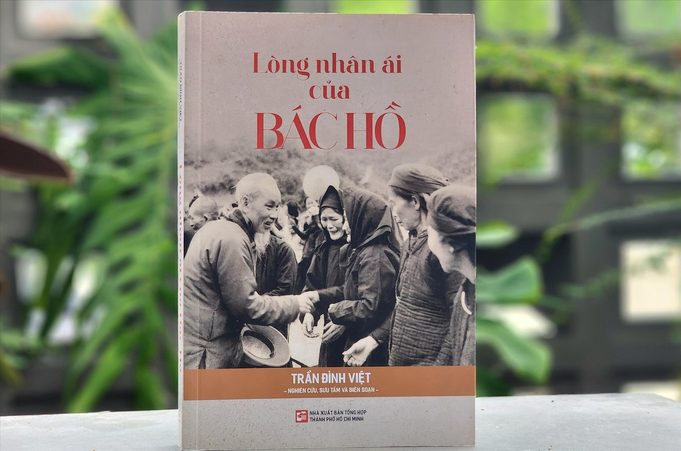 Cuốn sách Lòng nhân ái của Bác Hồ Cuốn sách Lòng nhân ái của Bác Hồ