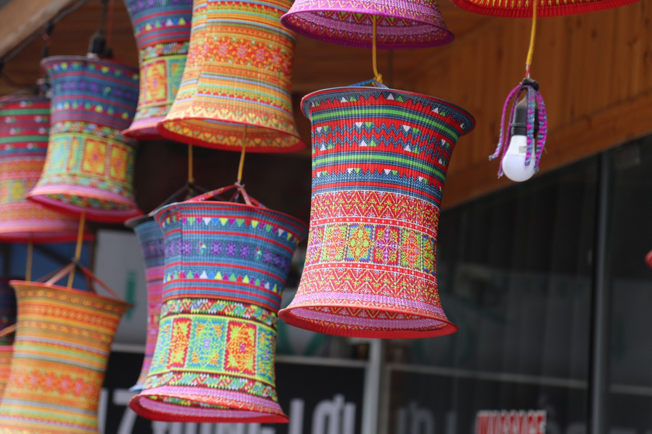 Đèn lồng nhái hoa văn thổ cẩm