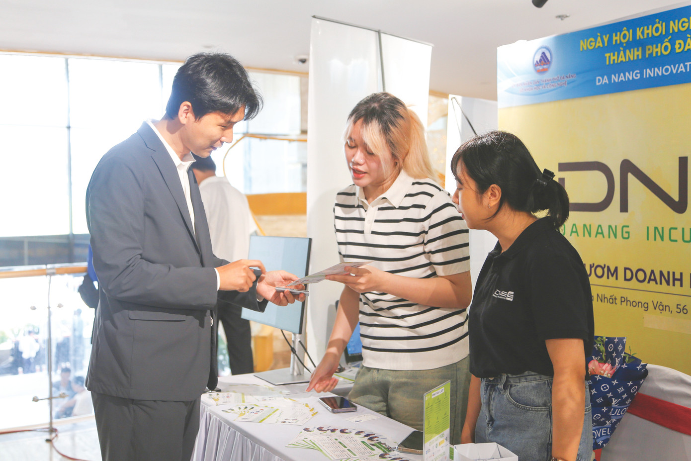 Việc thí điểm sandbox sẽ tạo điều kiện cho các startup mạnh dạn thử nghiệm, ứng dụng công nghệ mới. Ảnh: Giang Thanh Việc thí điểm sandbox sẽ tạo điều kiện cho các startup mạnh dạn thử nghiệm, ứng dụng công nghệ mới. Ảnh: Giang Thanh