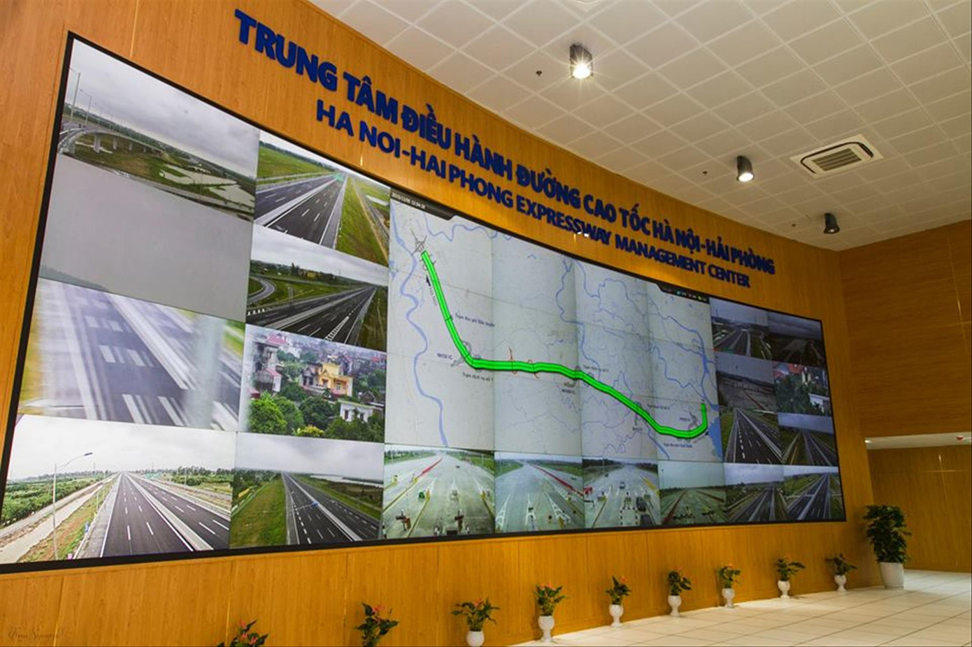 Ứng dụng hệ thống ITS tại Trung tâm Điều hành đường cao tốc Hà Nội - Hải Phòng Ứng dụng hệ thống ITS tại Trung tâm Điều hành đường cao tốc Hà Nội - Hải Phòng