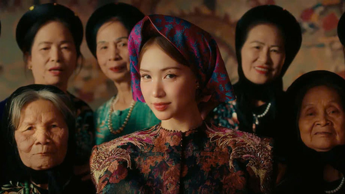 Hòa Minzy gây sốt với MV Bắc Bling Hòa Minzy gây sốt với MV Bắc Bling