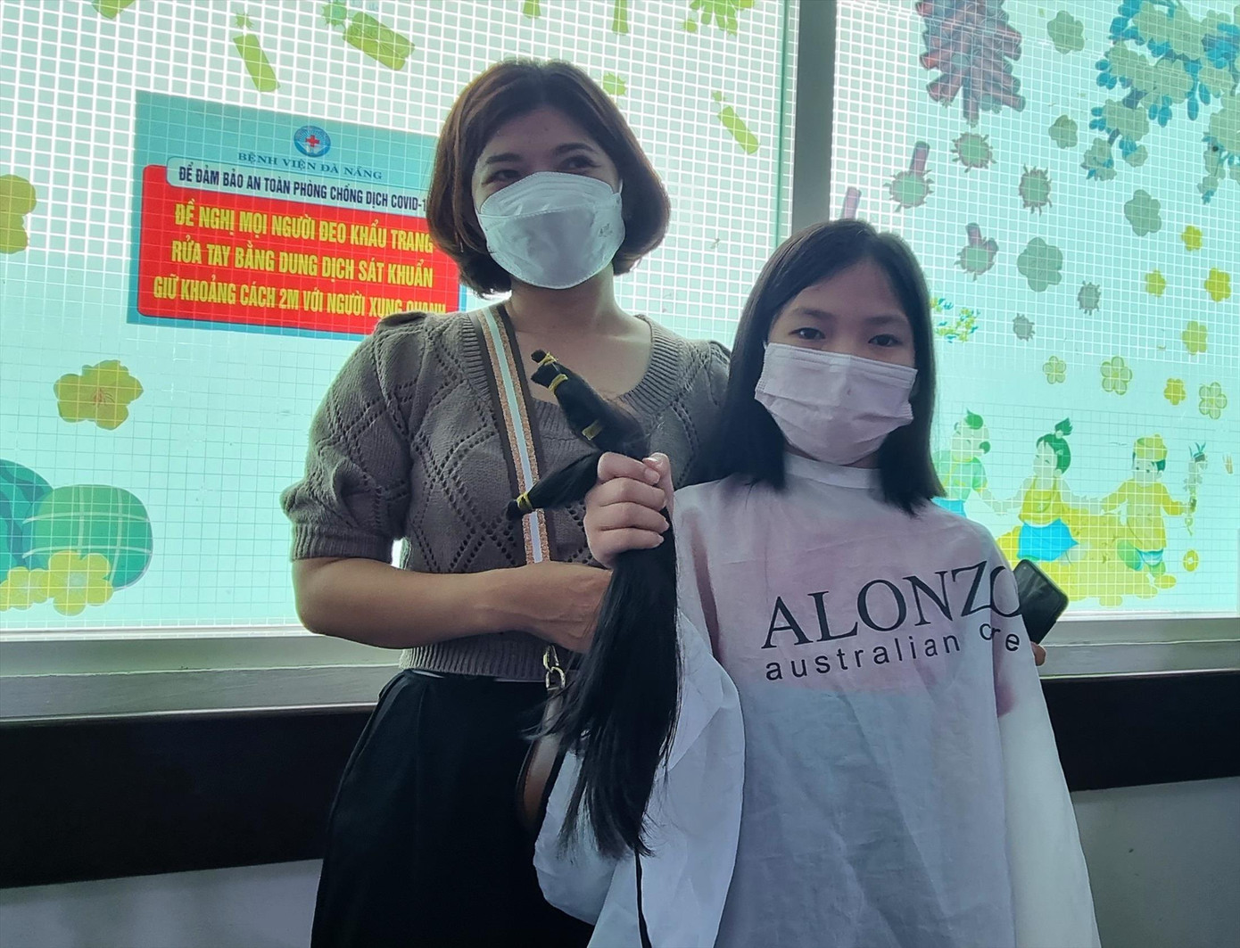 Bé Trần Lê Bảo Châu (11 tuổi, quận Liên Chiểu) đã hiến mái tóc dài để dành nhiều năm của mình Ảnh: Thanh Trần