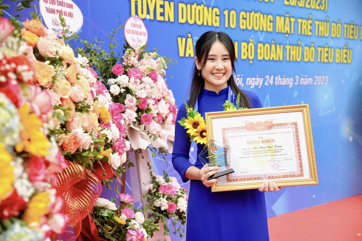 Chu Hoa Bảo Trâm, sinh viên Trường Đại học Ngoại thương nhận danh hiệu Cán bộ Đoàn Thủ đô tiêu biểu năm 2023 Chu Hoa Bảo Trâm, sinh viên Trường Đại học Ngoại thương nhận danh hiệu Cán bộ Đoàn Thủ đô tiêu biểu năm 2023