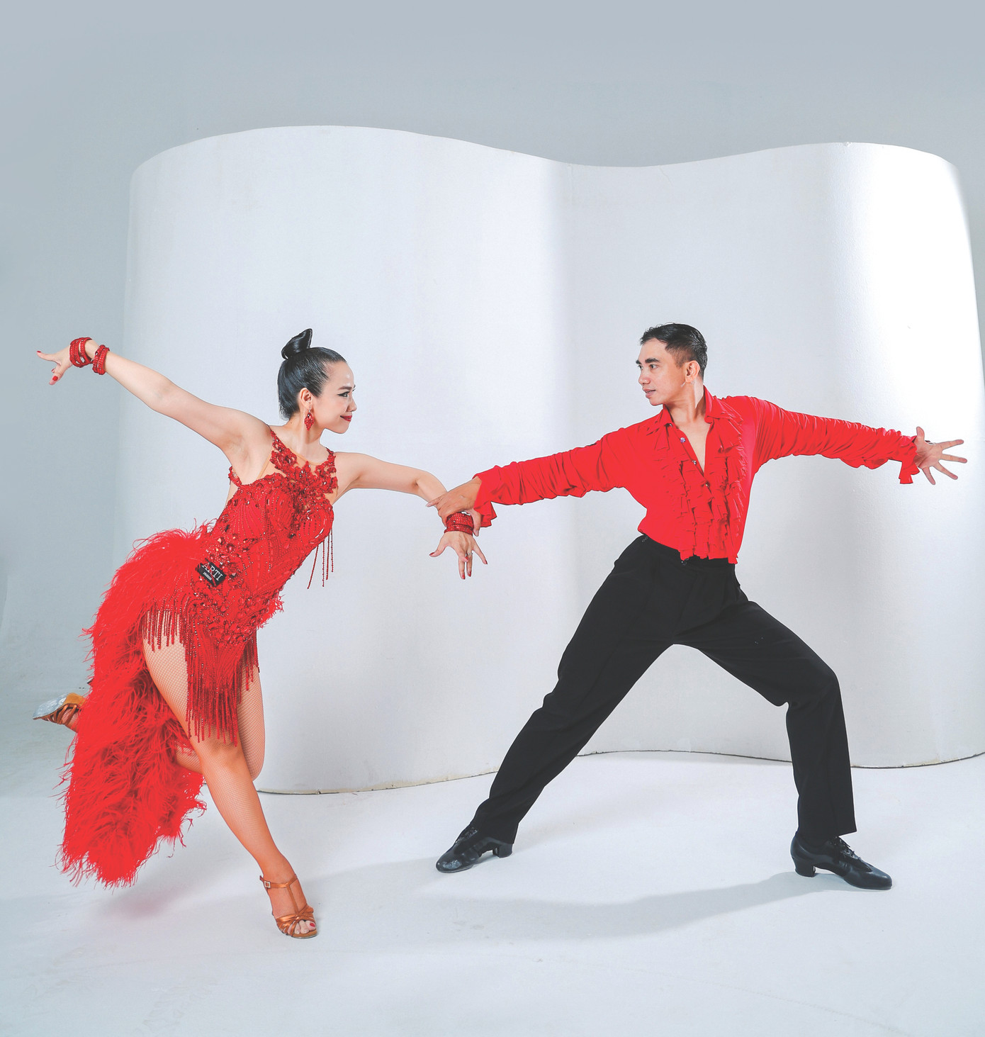 Nguyễn Mỹ Trang và Phạm Trung Hòa tại một studio ở Hà Nội