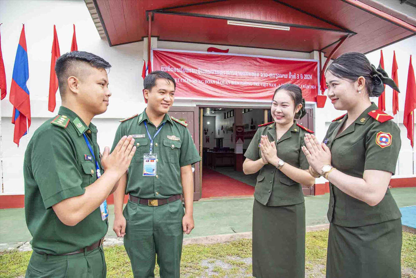Những sĩ quan trẻ Bộ đội biên phòng Lào-Việt hôm nay ảnh: Văn Chương