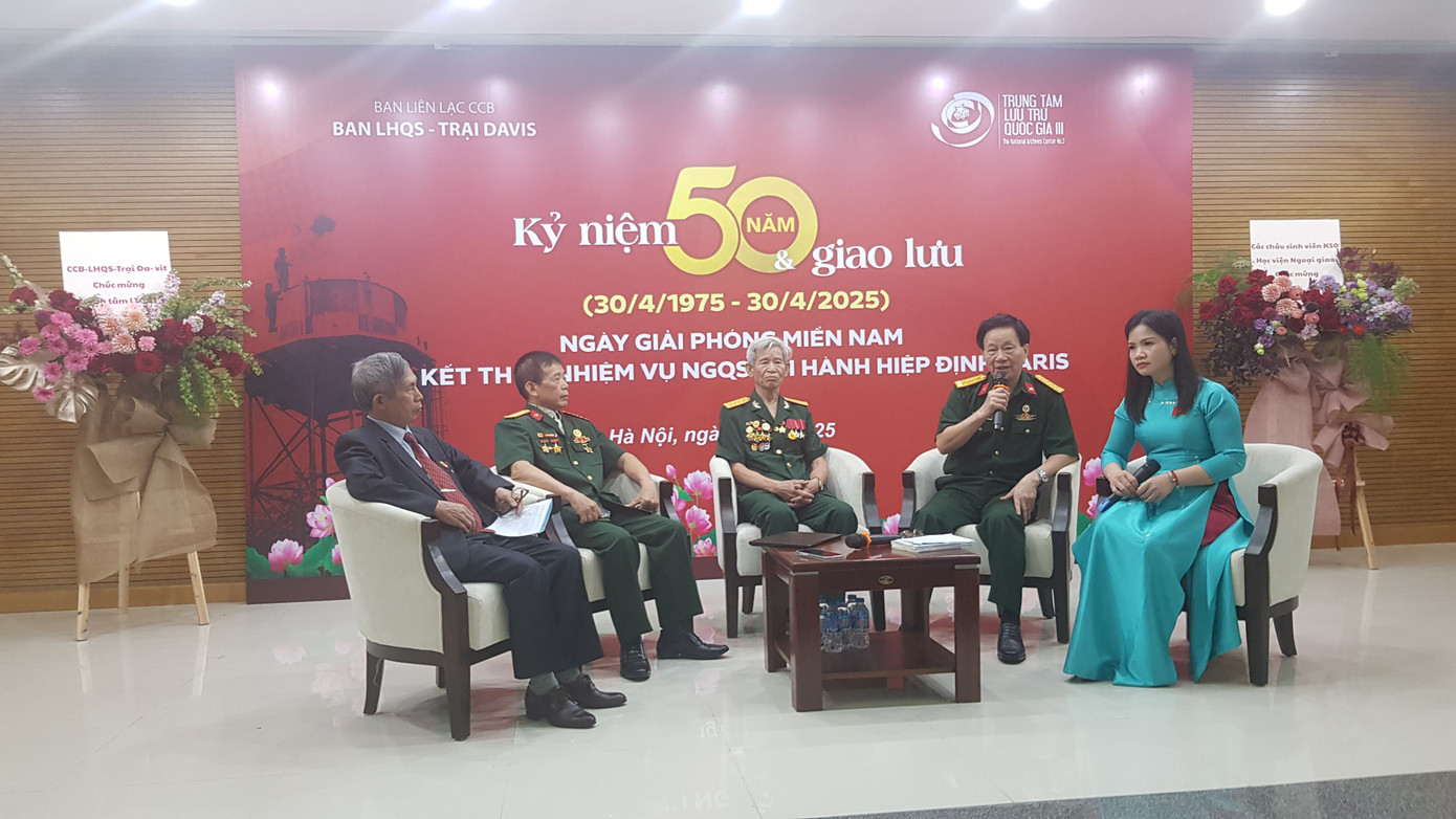 Các CCBBLHQS Trại Davis giao lưu tại cuộc gặp gỡ. Ảnh: KIẾN NGHĨA Các CCBBLHQS Trại Davis giao lưu tại cuộc gặp gỡ. Ảnh: KIẾN NGHĨA