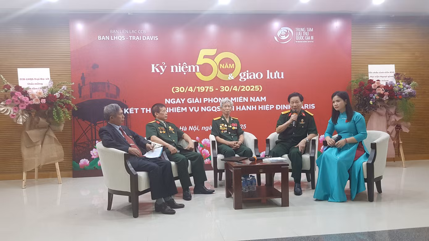 Các CCBBLHQS Trại Davis giao lưu tại cuộc gặp gỡ. Ảnh: KIẾN NGHĨA